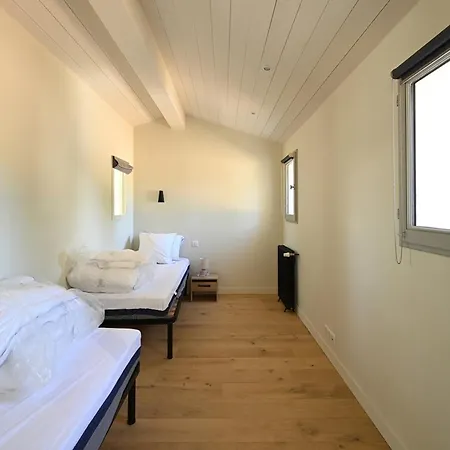 Maison Spacieuse Avec Piscine Et Acces - Fr-1-434-69