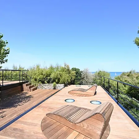 Maison Spacieuse Avec Piscine Et Acces - Fr-1-434-69