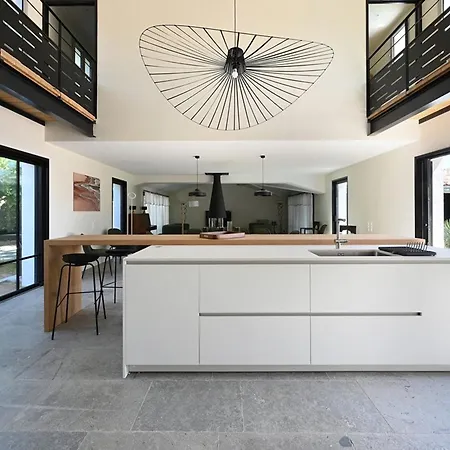 Maison Spacieuse Avec Piscine Et Acces - Fr-1-434-69 * Les Portes-en-Re