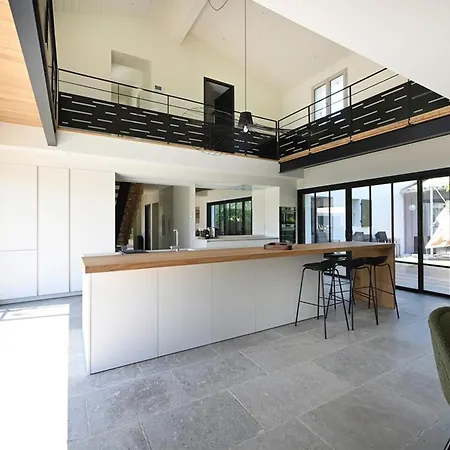 Vakantiehuis Maison Spacieuse Avec Piscine Et Acces - Fr-1-434-69