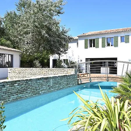 Maison Spacieuse Avec Piscine Et Acces - Fr-1-434-69