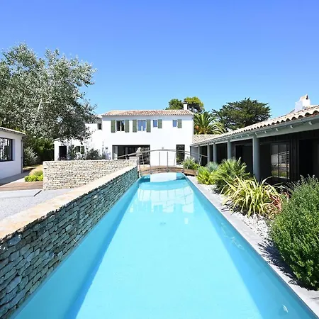 Maison Spacieuse Avec Piscine Et Acces - Fr-1-434-69 Vakantiehuis